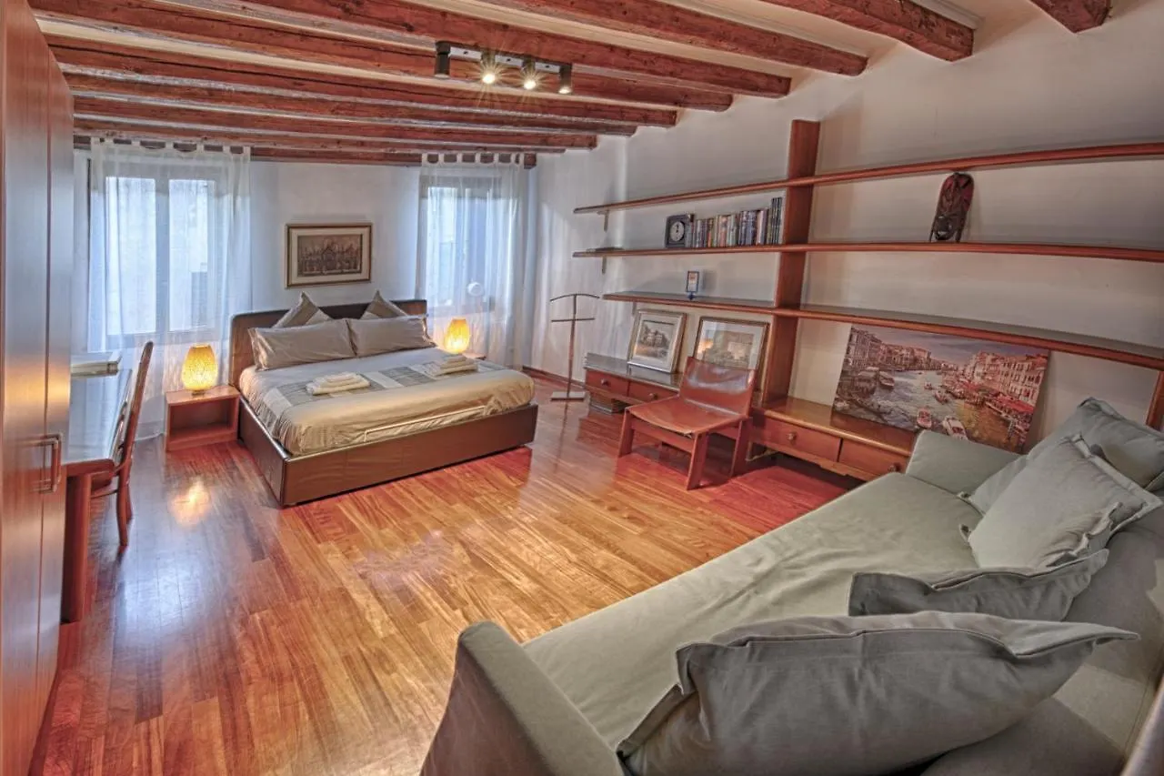 베니스 산 자코모 베네치아 B&B 2*,