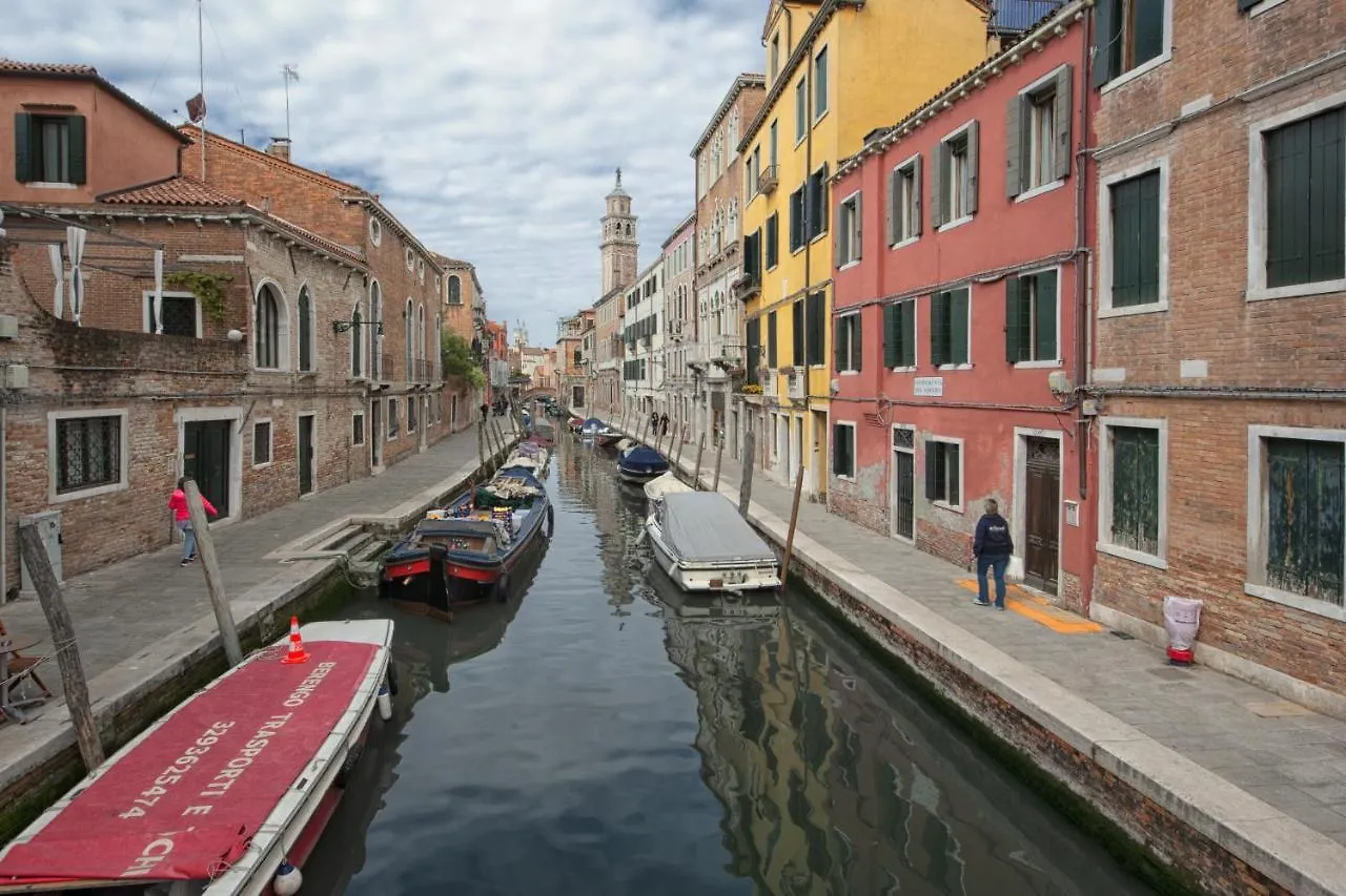 ** Oda ve Kahvaltı San Giacomo Venezia İtalya